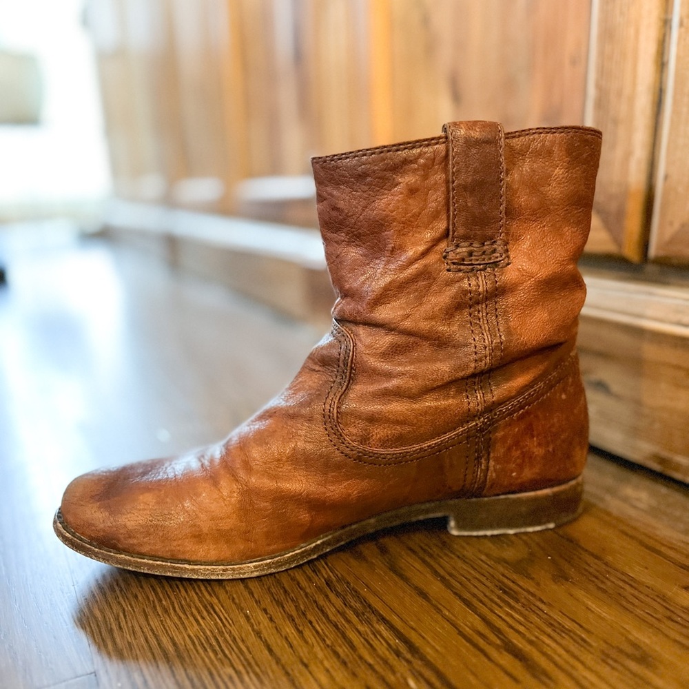 Frye Anna Shortie Cognac Leather Pull On Boots Booties Women’s Size 9.5